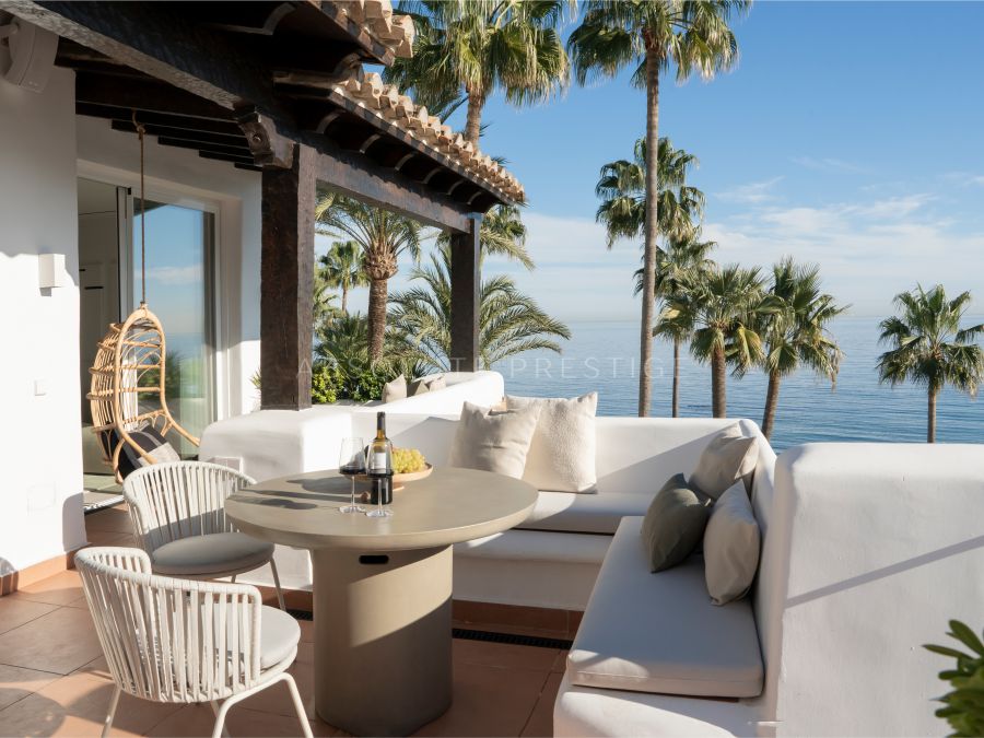 SOPHISTICATED FRONT LINE BEACH PENTHOUSE FOR SALE IN ALCAZABA BEACH, ESTEPONA