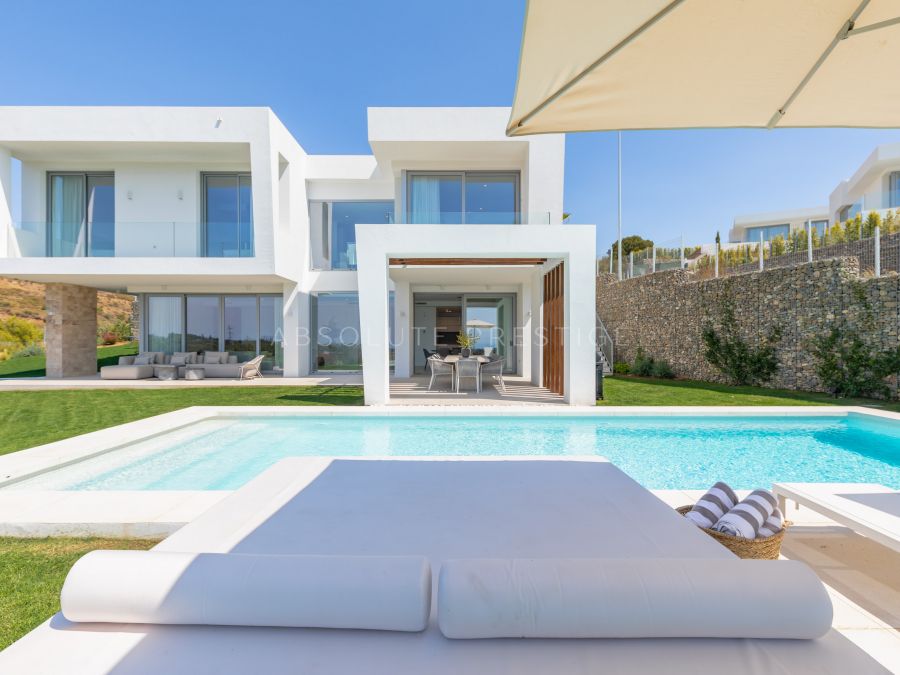PEACEFUL VILLA CLOSE TO THE BEACH FOR SALE IN MARBELLA EAST