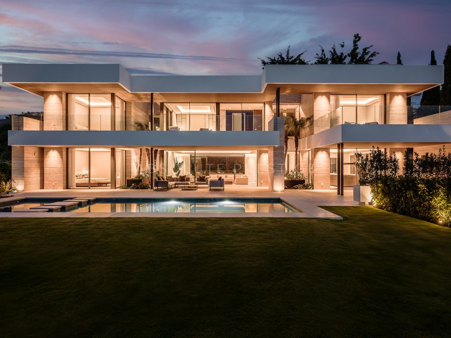 BRAND NEW LUXURY 5-BEDROOM VILLA IN BENAHAVÍS