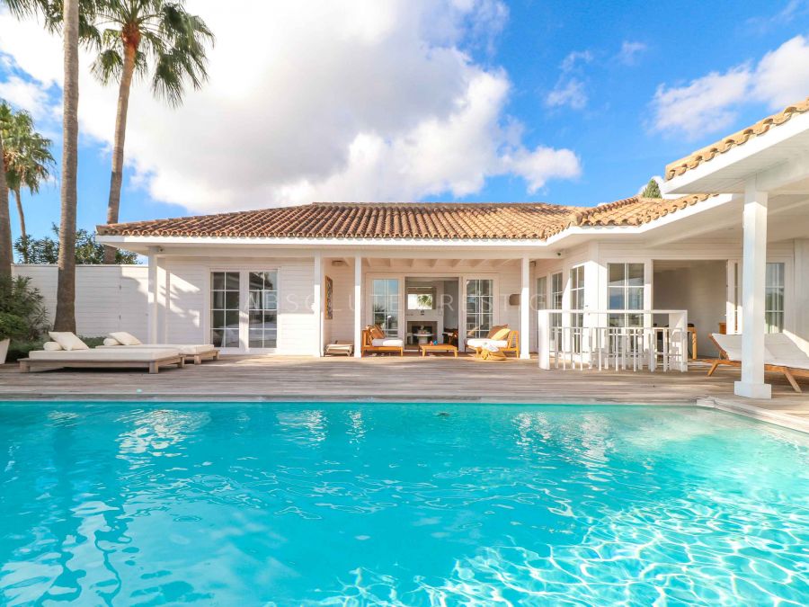 STUNNING 4-ZIMMER-VILLA ZU VERKAUFEN IN BENAHAVÍS