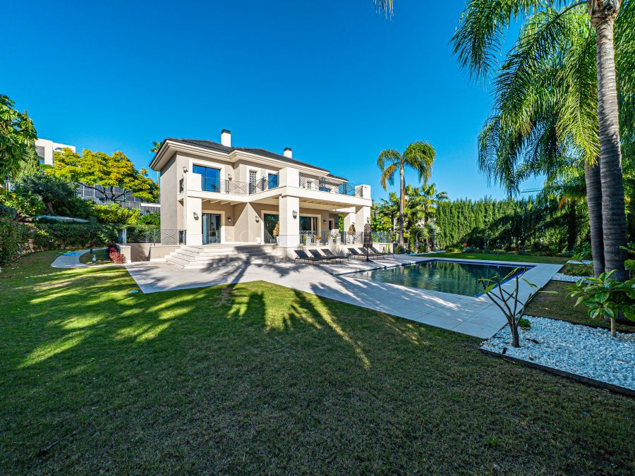 ELEGANTE VILLA DE 6 DORMITORIOS EN VENTA EN BENAHAVÍS