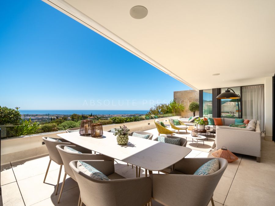 MODERN ELEGANCE AND SEA VIEWS IN LA QUINTA’S MOST EXCLUSIVE SETTING