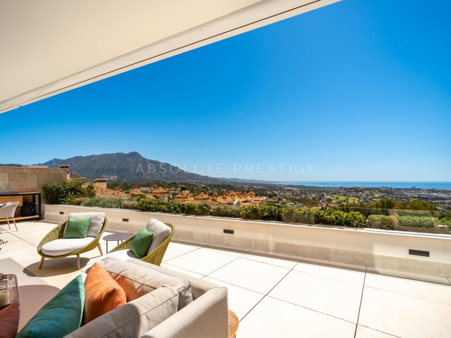 Modern luxury apartment with stunning sea views in La Quinta, above San Pedro
