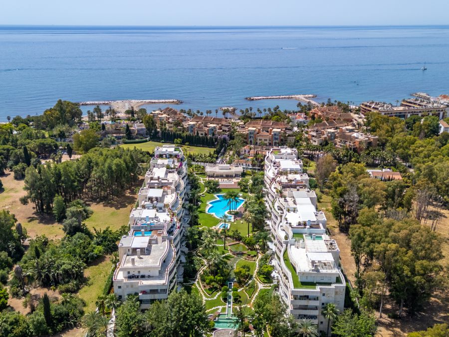 Exclusive apartment on the beach next to Puerto Banus