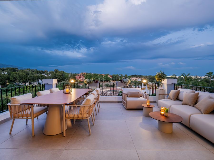 STUNNING 5-BEDROOM DUPLEX PENTHOUSE IN NUEVA ANDALUCÍA