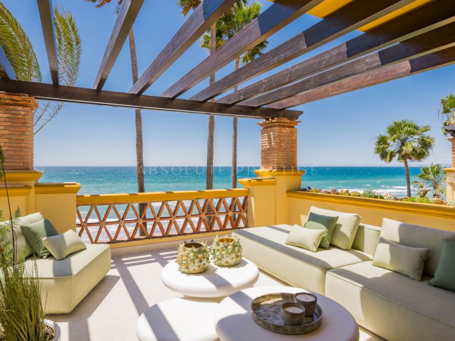 STUNNING RECENTLY RENOVATED BEACHFRONT APARTMENT FOR SALE IN MARBELLA