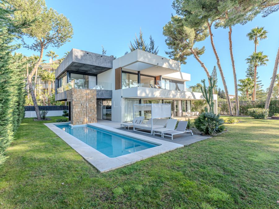 MODERN VILLA WITH SPACIOUS AREAS AND STUNNING FEATURES IN MARBELLA
