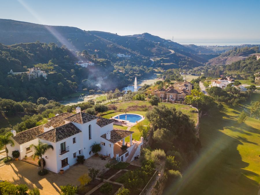 CHARMING GOLF VILLA WITH PANORAMIC SEA VIEWS