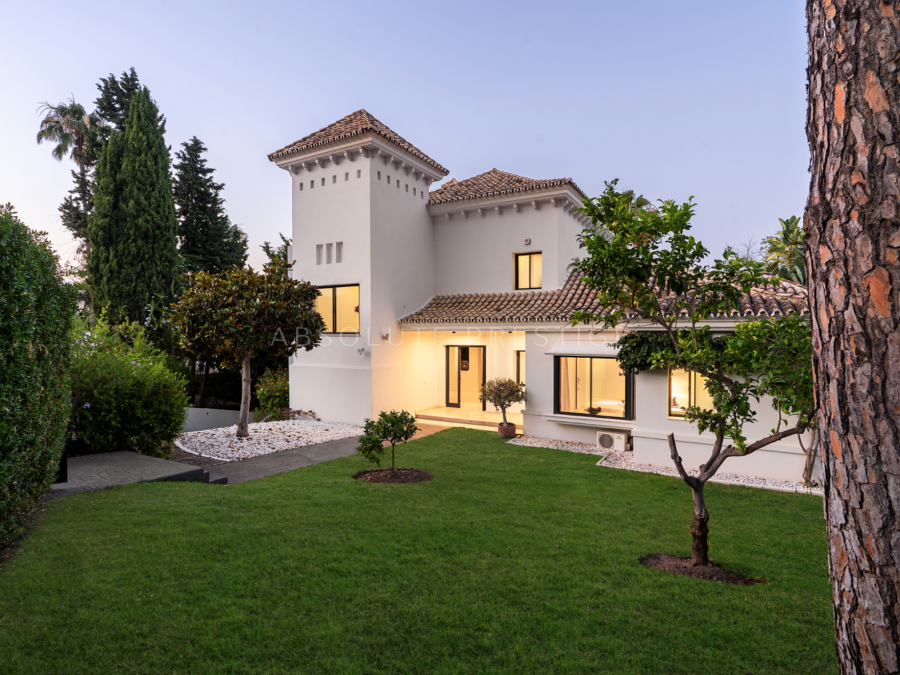 VILLA PRIVADA EN EL CORAZÓN DE NUEVA ANDALUCÍA