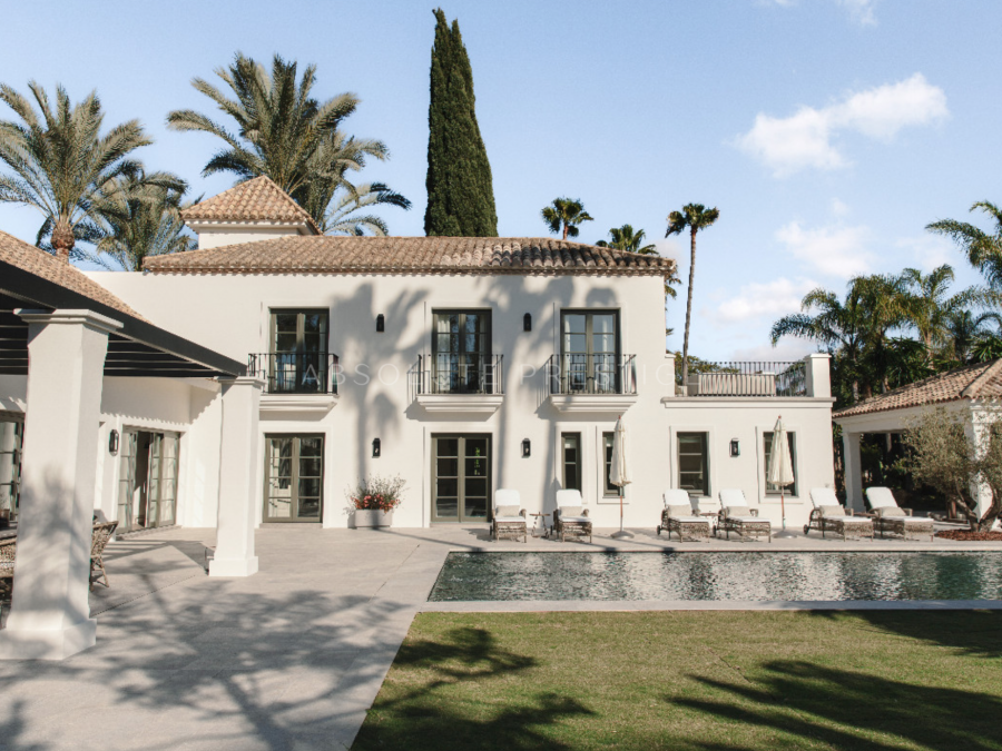 STILVOLLE VILLA IM HERZEN DES GOLFVALLEYS VON NUEVA ANDALUCÍA