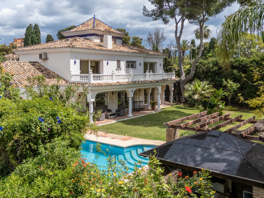 TYPISCHE ANDALUSISCHE VILLA AM MEER IN ESTEPONA OST