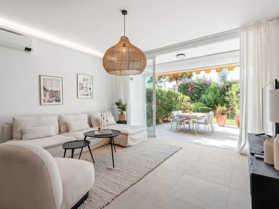 FULLY RENOVATED FRONTLINE GOLF TOWNHOUSE IN LOS ALGARROBOS, MARBELLA