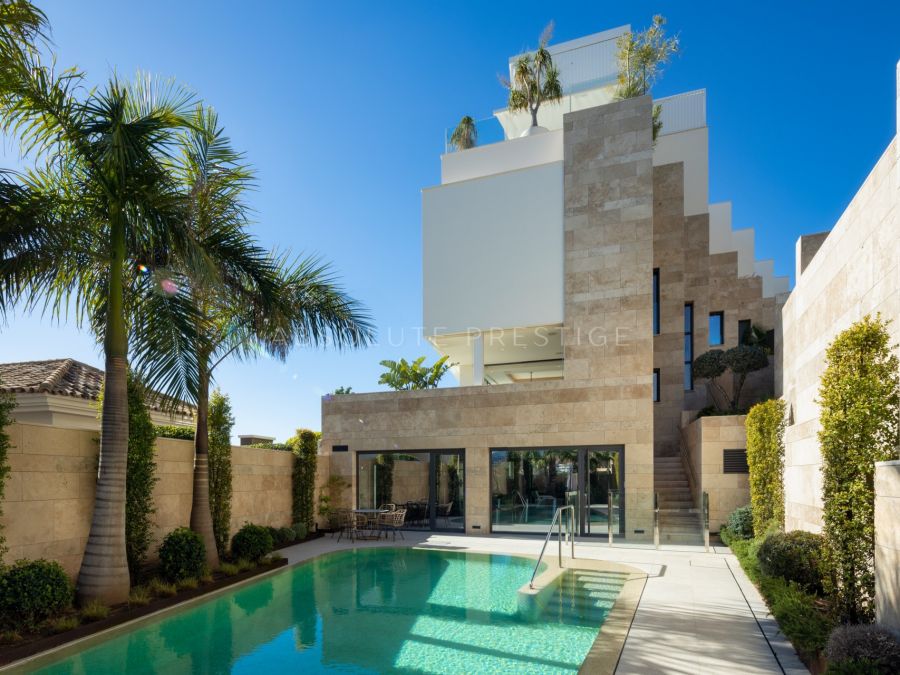EXQUISITE GROUND-FLOOR APARTMENT IN LA QUINTA WITH STUNNING TERRACE