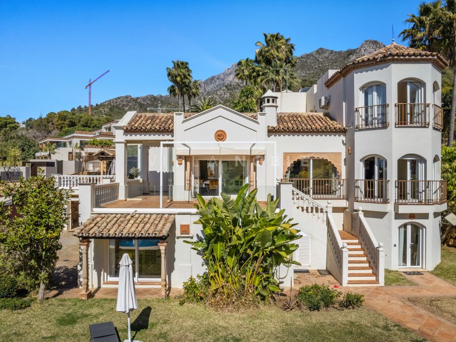 MEDITERRANEAN VILLA WITH BEAUTIFUL PANORAMIC SEA VIEWS IN CASCADA DE CAMOJAN- MARBELLA