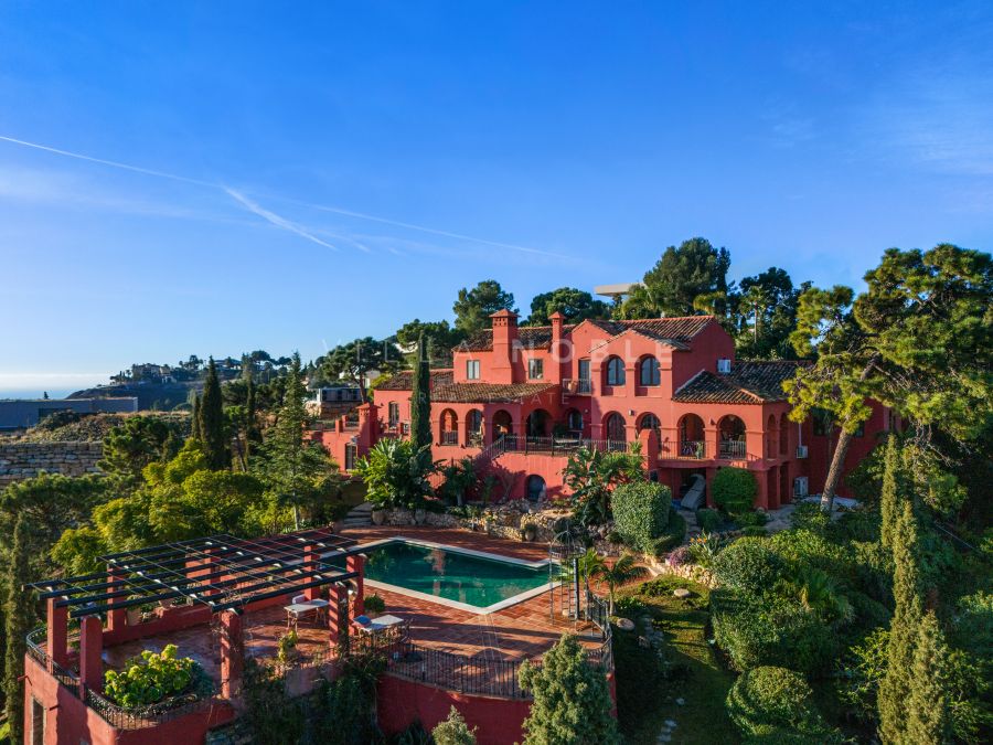 VILLA IM ANDALUSISCHEN STIL ZUM VERKAUF IM HERZEN VON EL MADROÑAL, BEHANAVIS