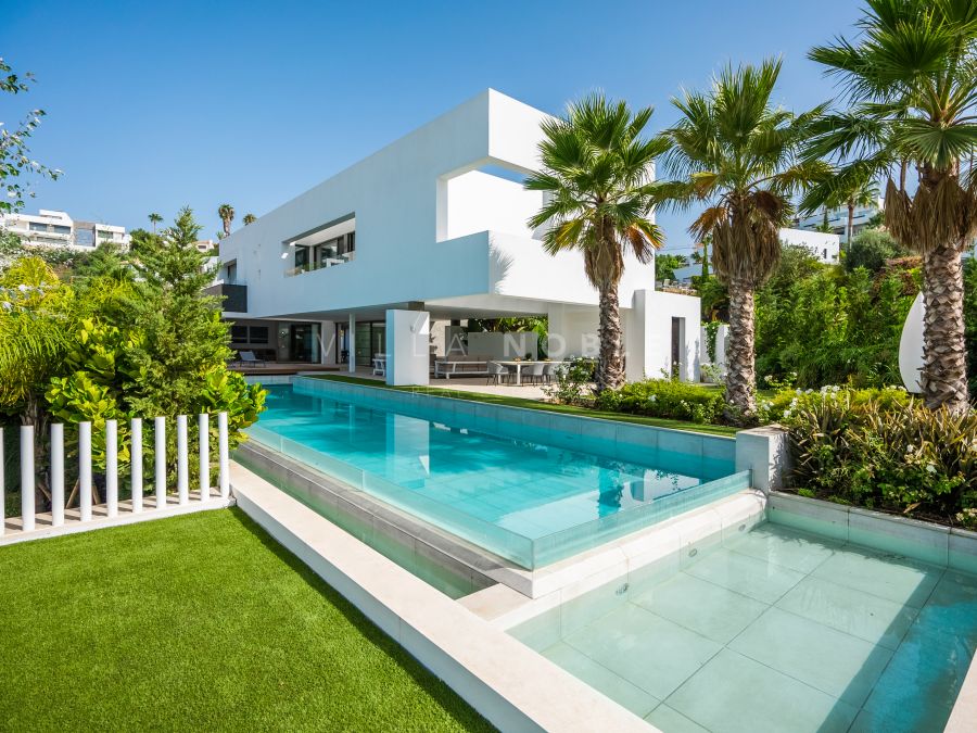 VILLA ECOLÓGICA Y DE ESTILO CONTEMPORÁNEO EN VENTA EN LA ALQUERÍA, BENAHAVIS