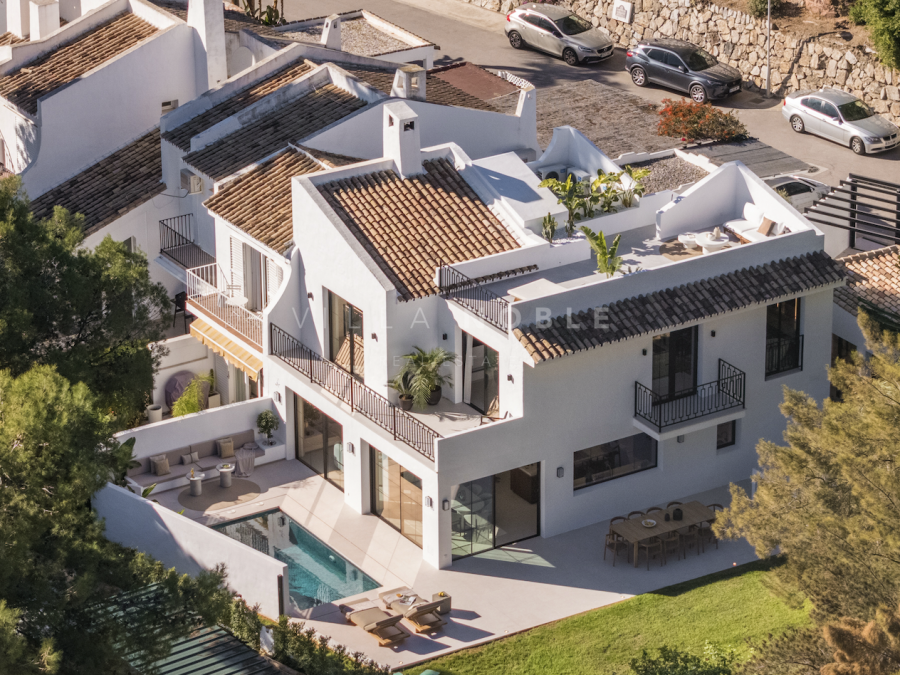 Lujosa villa adosada en venta en Peñablanca, Nueva Andalucia