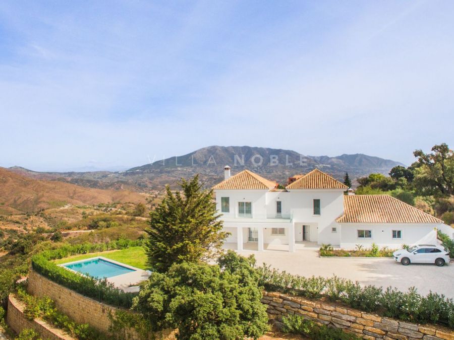 Villa in La Mairena mit Panoramablick auf einem großen, flachen Grundstück von 2852 m²