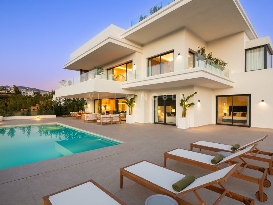 Neu gebaute moderne Villa in La Resina Golf an der berühmten Neuen Goldenen Meile, Estepona