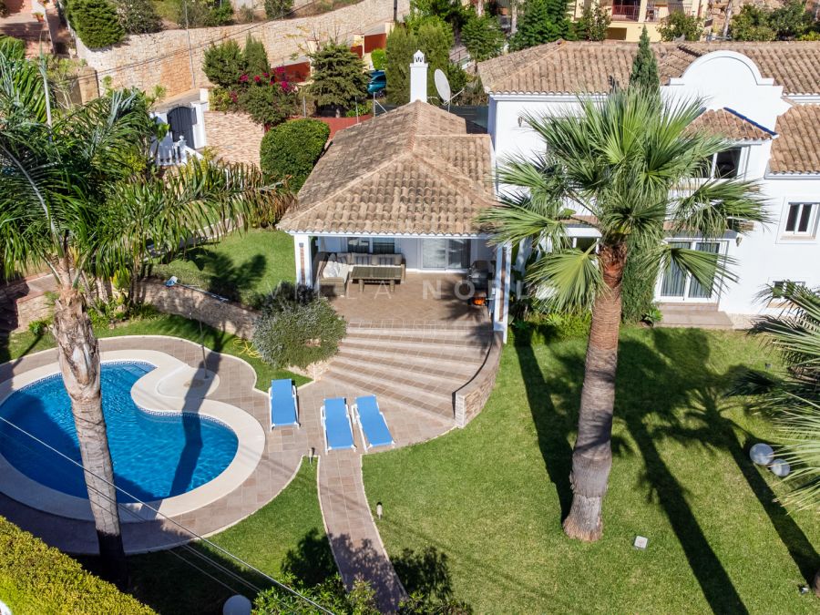 Geräumige Villa in Elviria, nur wenige Gehminuten vom Strand entfernt, Marbella Ost