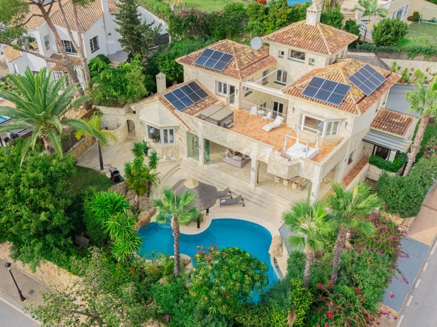 Villa en venta en Elviria, Marbella Este