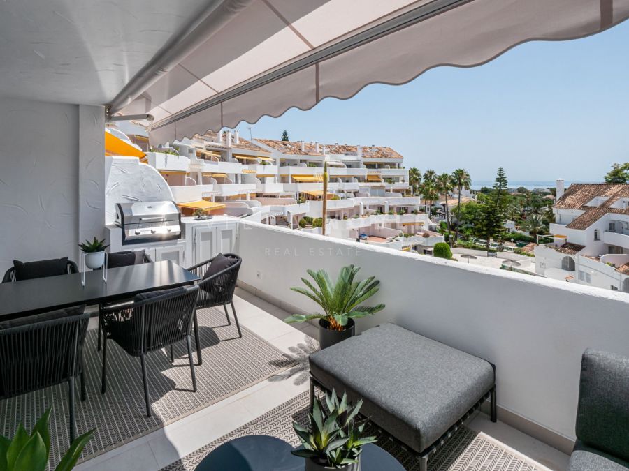 Modernes skandinavisches Apartment mit atemberaubendem Meerblick in Nueva Andalucía