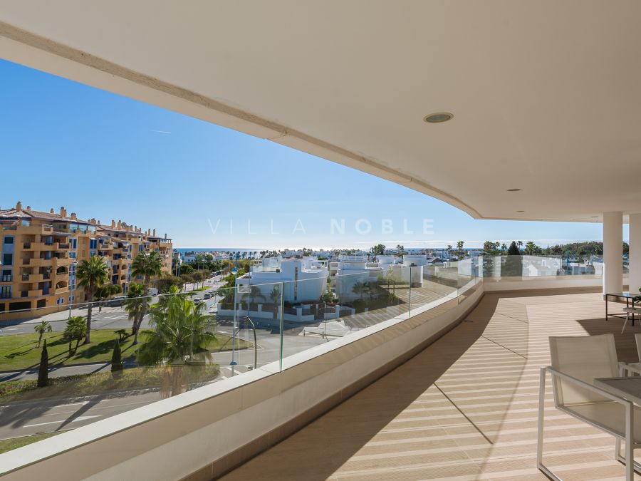 Modernes Penthouse mit Solarium, nur 700 Meter vom Strand in San Pedro de Alcántara entfernt