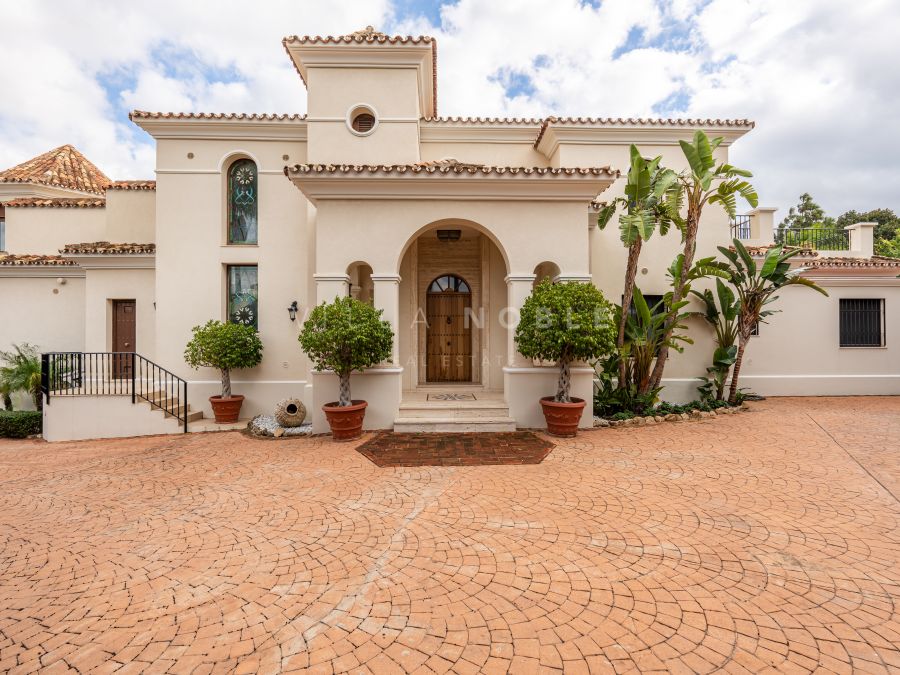 Family Villa in el Paraiso Alto, Benahavis