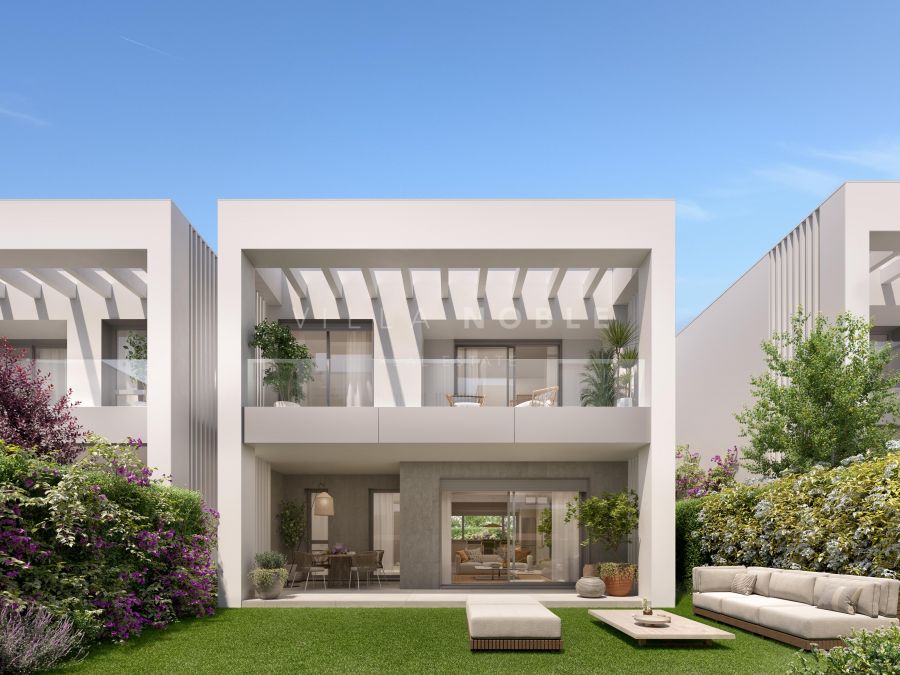 Villa en venta en Elviria Playa, Marbella Este