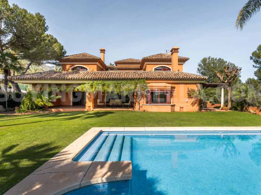 Villa with 5 bedrooms for sale in Altos Reales, Golden Mile Marbella