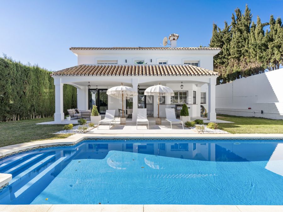 FREISTEHENDE VILLA MIT 4 SCHLAFZIMMERN IN URB. MIJAS GOLF