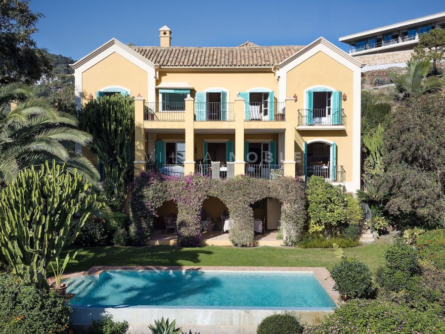 Traditionelle andalusische Villa in der prestigeträchtigen und geschlossenen Wohnanlage El Madroñal, Benahavís