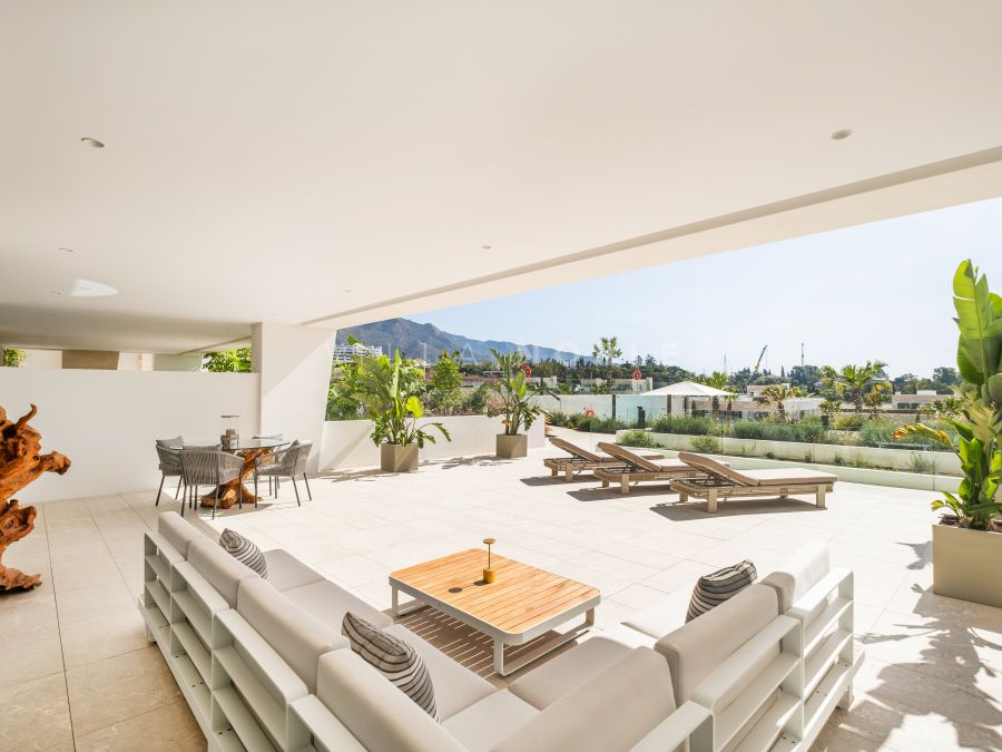 Apartamento dúplex en planta baja en Epic, Marbella Golden Mile