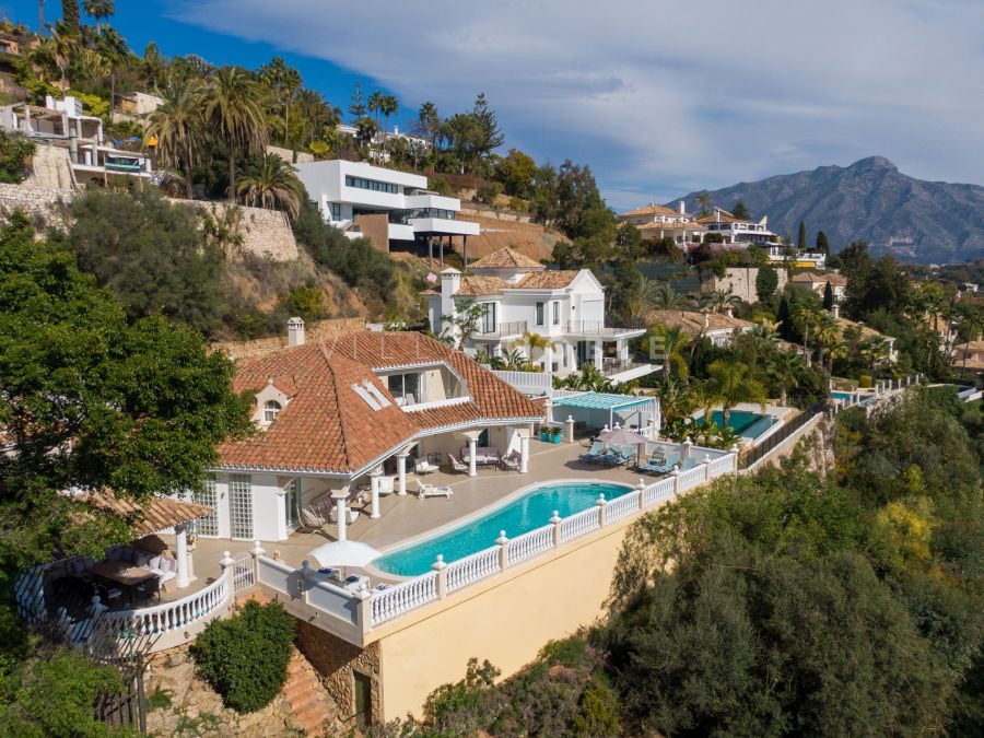 VILLA MIT ERSTAUNLICHER LAGE IN EL HERRO ALTO, BENAHAVIS