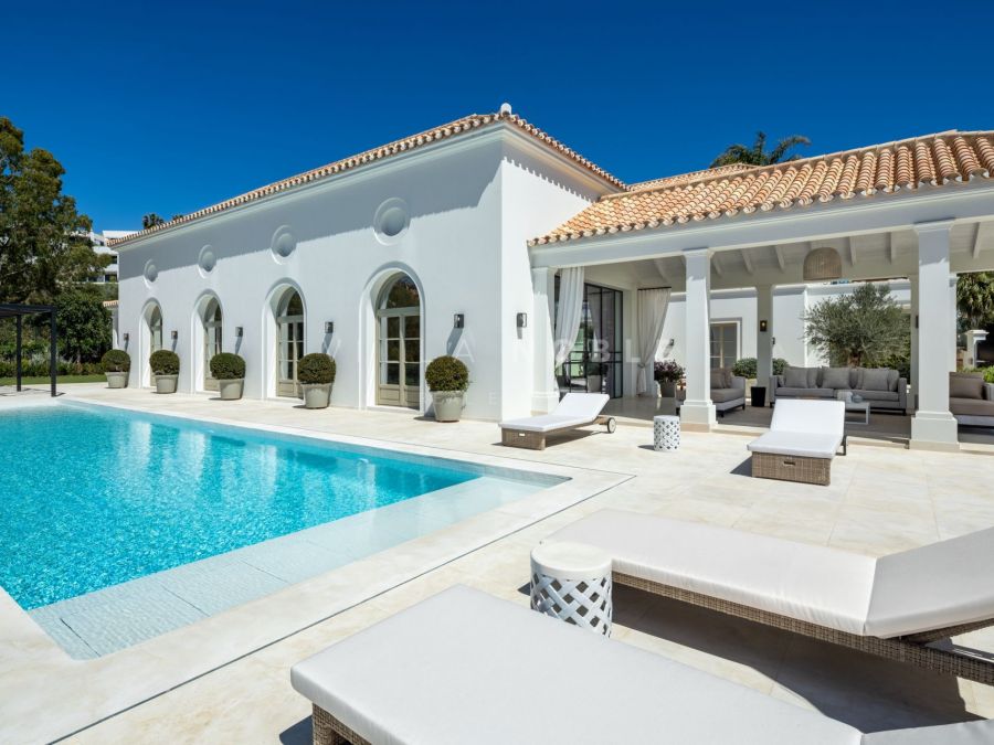 Außergewöhnliche klassische Villa in La Cerquilla, Nueva Andalucia