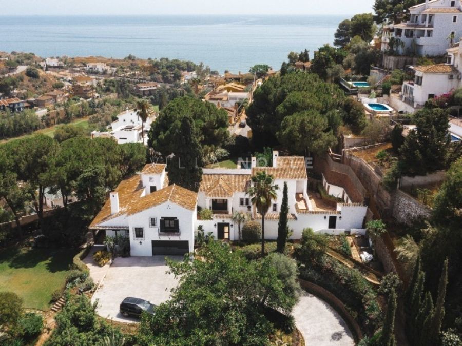 One-of-a-kind villa with Andalusian charm overlooking the sea and golf course, Malaga East