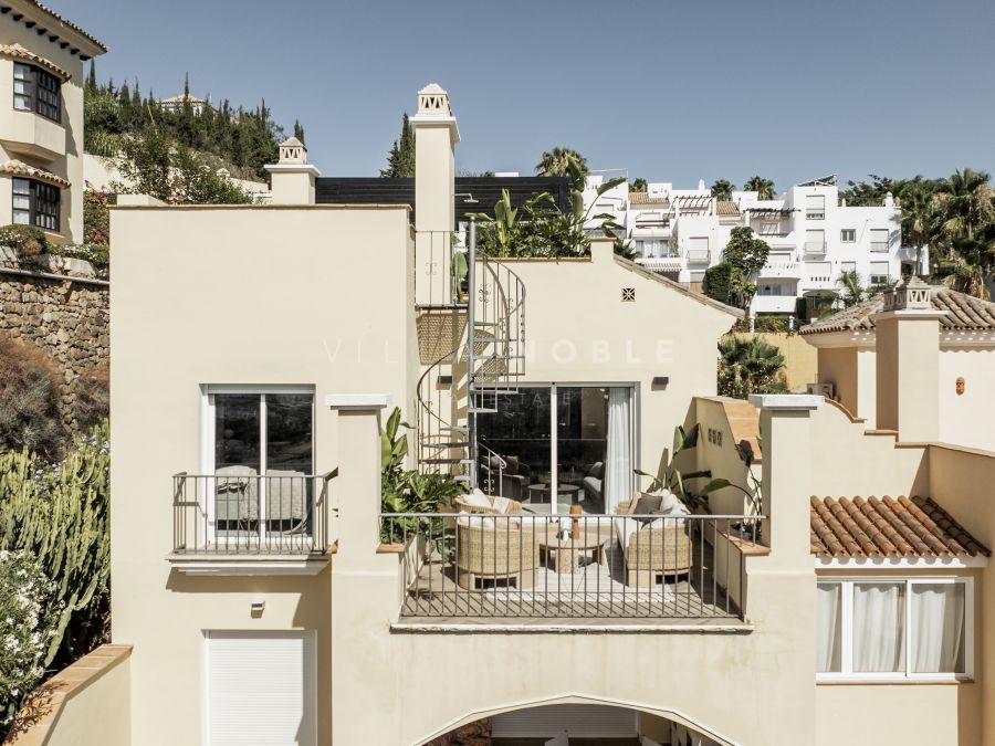 Estupendo Ático con inmensa terraza con vistas al mar en Benahavis