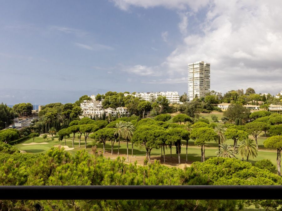 Frontline Golf Apartment with panoramic south-east facing views at Rio Real, Marbella