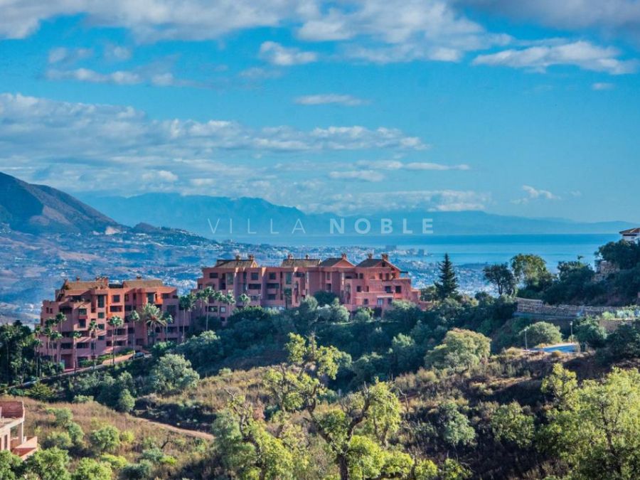 Parcela de terreno en La Mairena con vistas al mar y licencia de obra pagada para empezar a construir ahora