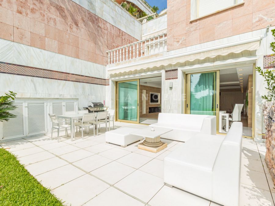 Duplex planta baja de 3 Dormitorios en Puerto Banús a 50 metros de la playa con acceso directo