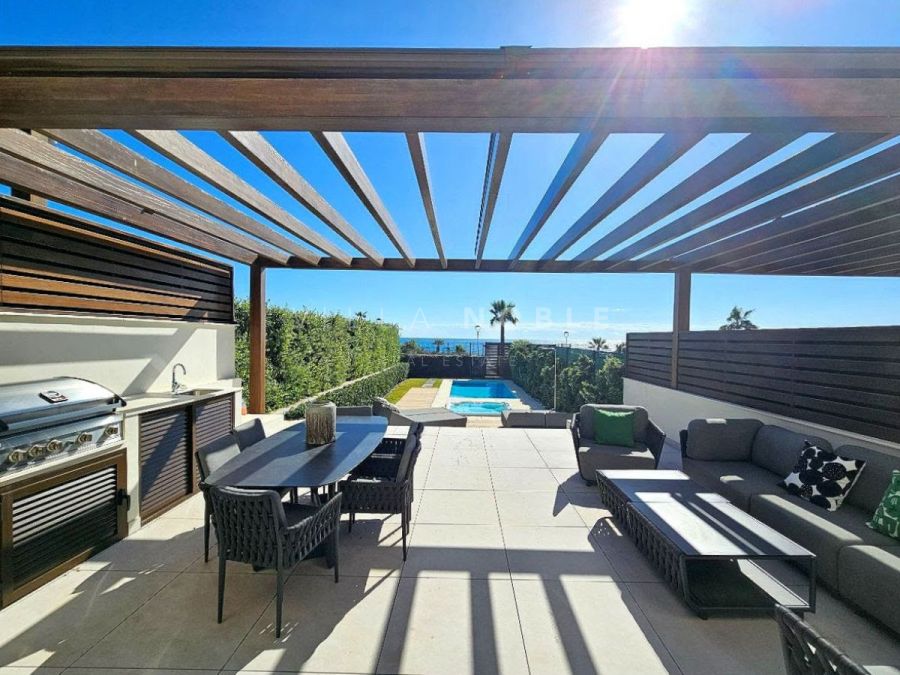 Luxuriöses Strandhaus in der prestigeträchtigen Wohnanlage Velaya an der Neuen Goldenen Meile in Estepona