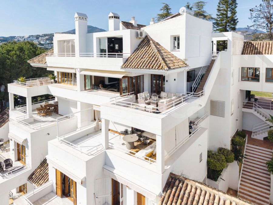 Excellent duplex penthouse front line golf Los Naranjos Alcores del Golf, Nueva Andalucia