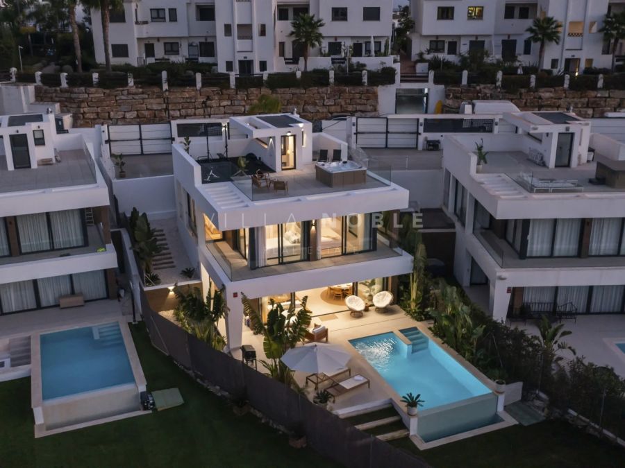 Moderne Villa mit 6 Schlafzimmern und freiem Blick in La Resina Golf