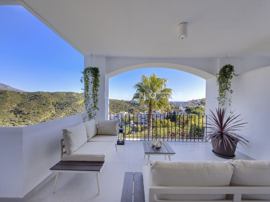 Apartamento en venta en Altos de La Quinta, Benahavis
