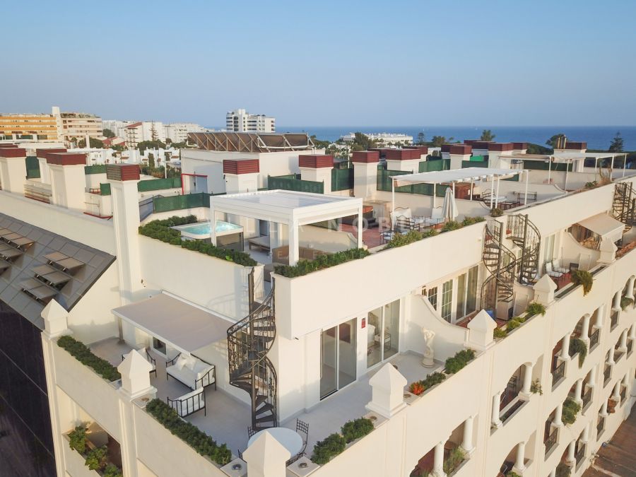 Luxuriöses Penthouse mit Whirlpool und Blick an der Goldenen Meile, Marbella
