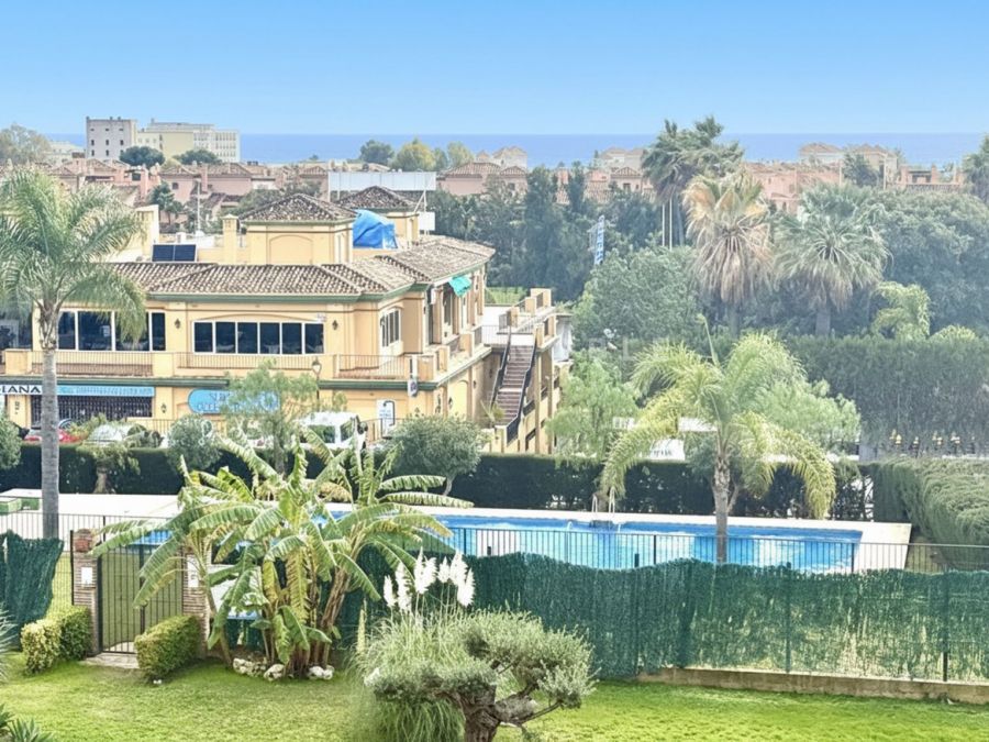 Spacious 3 Bedroom Apartment with Private Parking and Sea Views