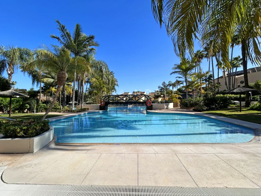 Apartment in an exclusive residential in Río Real, Marbella