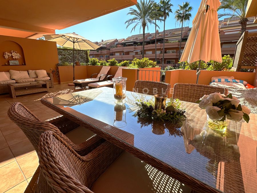 Strandapartment in El Embrujo Playa mit Blick auf tropische Gärten und Pool