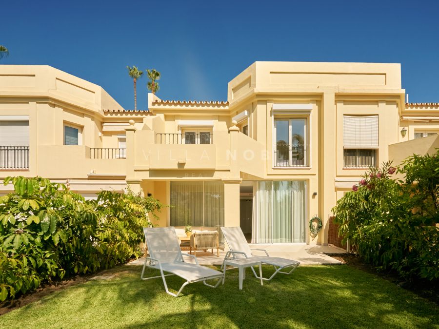 Preciosa casa adosada reformada de 3 dormitorios con orientación oeste y vistas al campo de golf en La Quinta Hills, La Quinta - Benahavís
