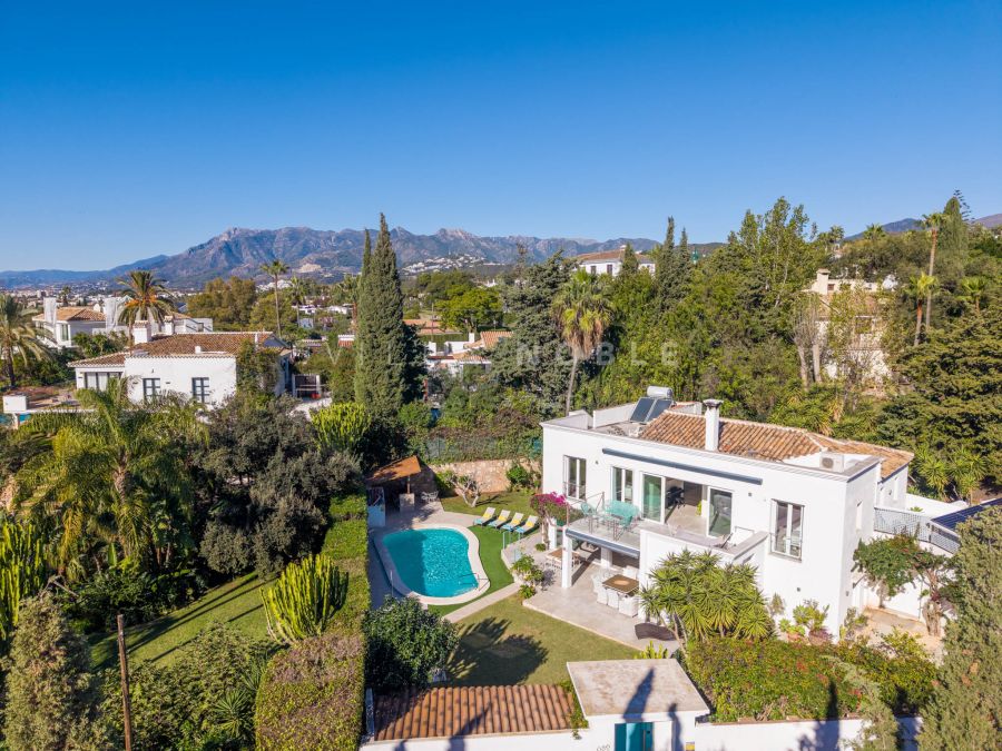 Elegante Villa mit gültiger touristischer Lizenz in El Rosario, Marbella Ost